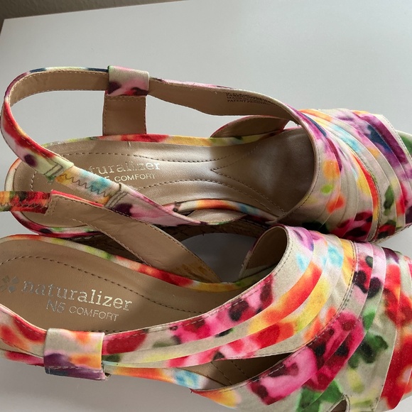 Naturalizer Lulianna Floral Ankle Strap Wedge Sandal Heel Shoes Size 6 1/2 - Picture 3 of 5
